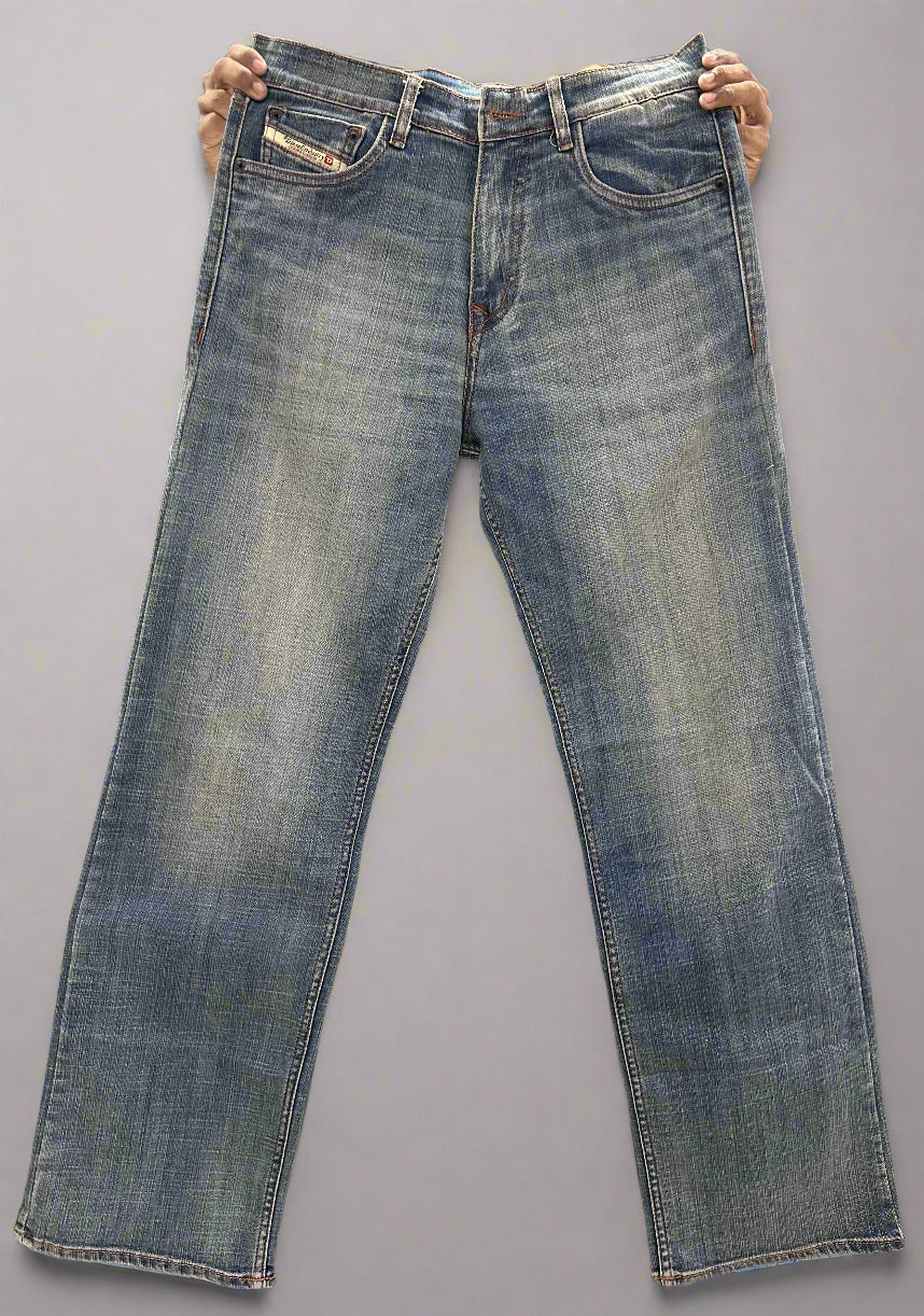 STRAIGHT DENIM