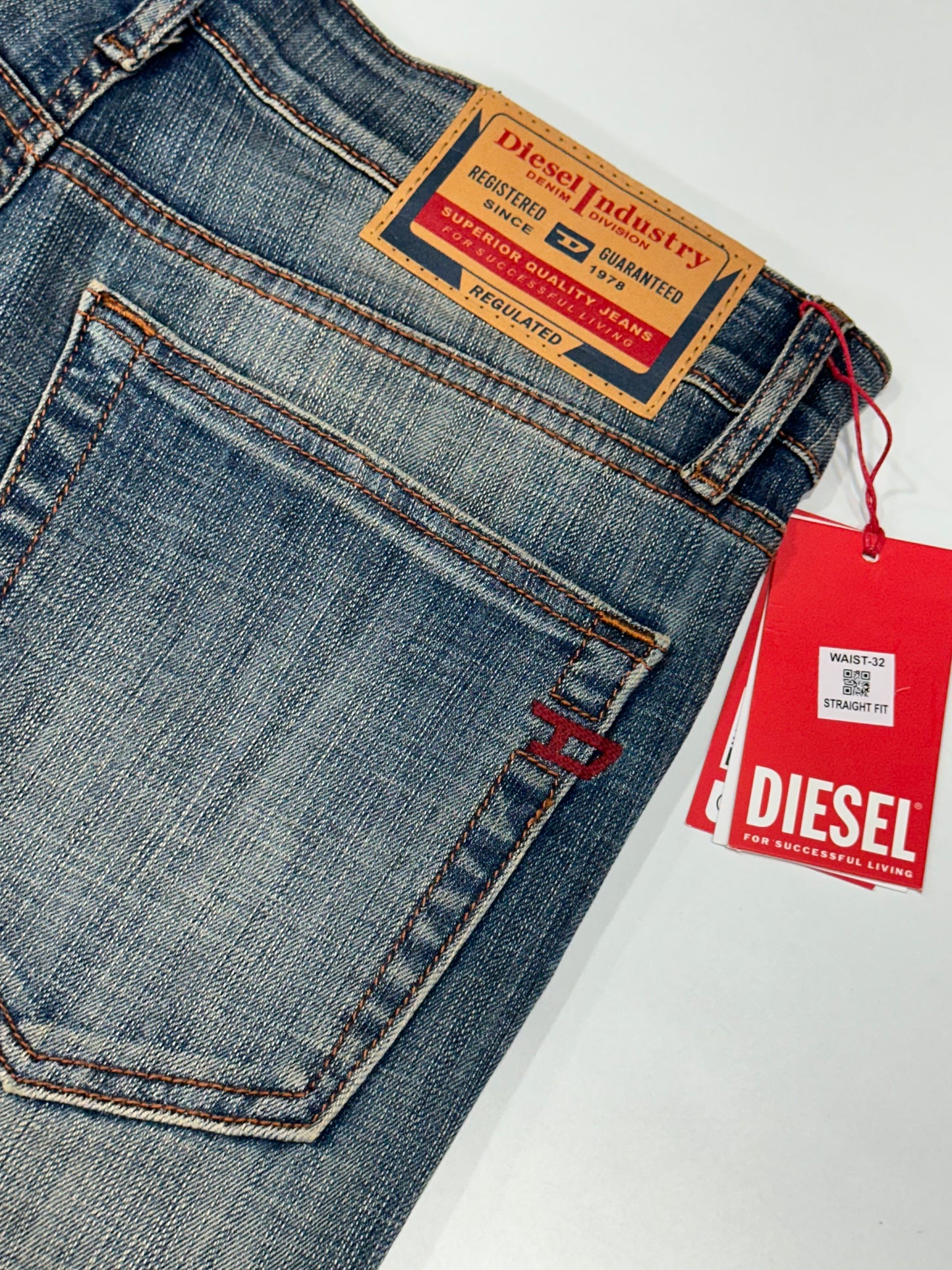 STRAIGHT DENIM