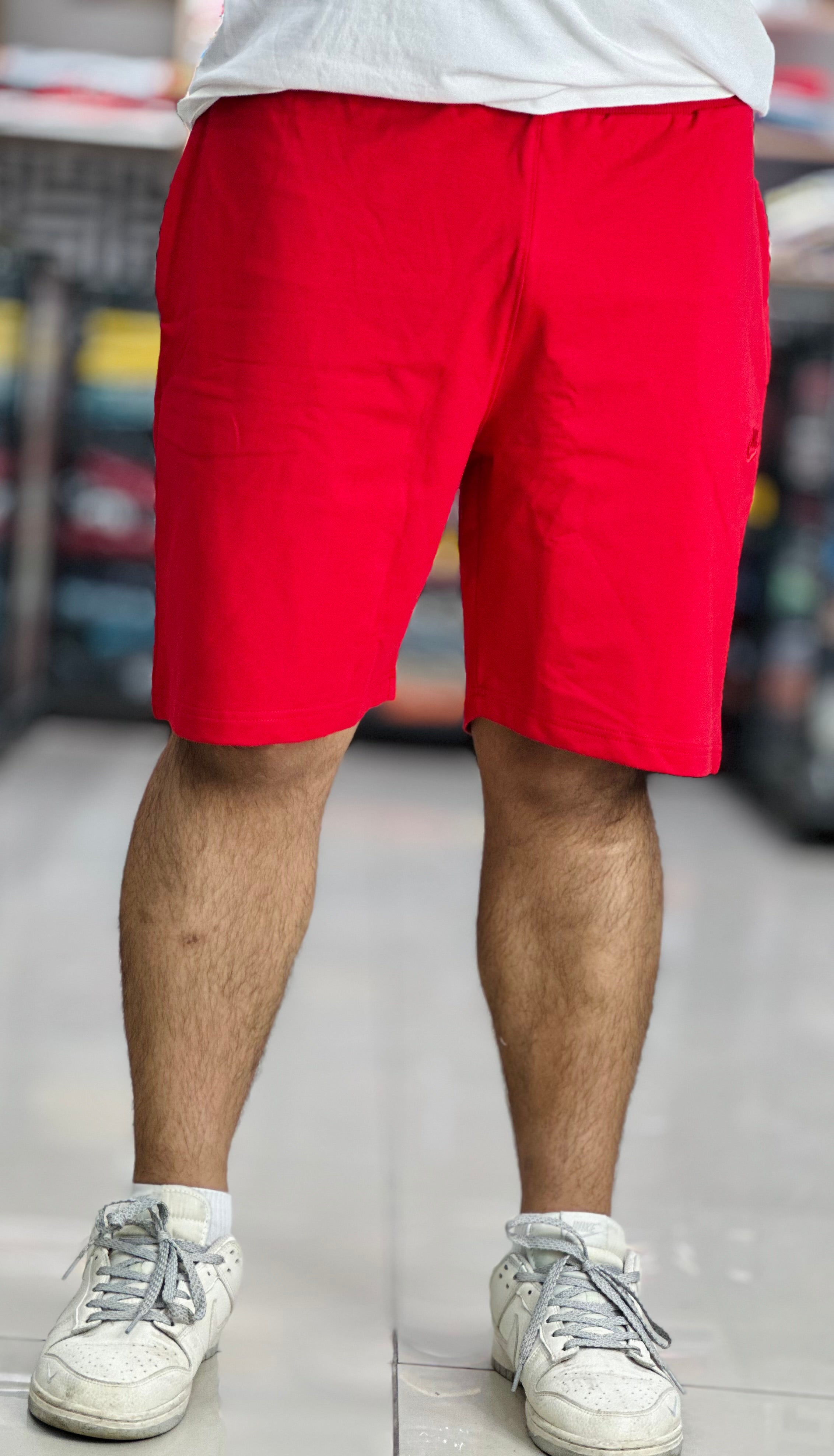 Red / M