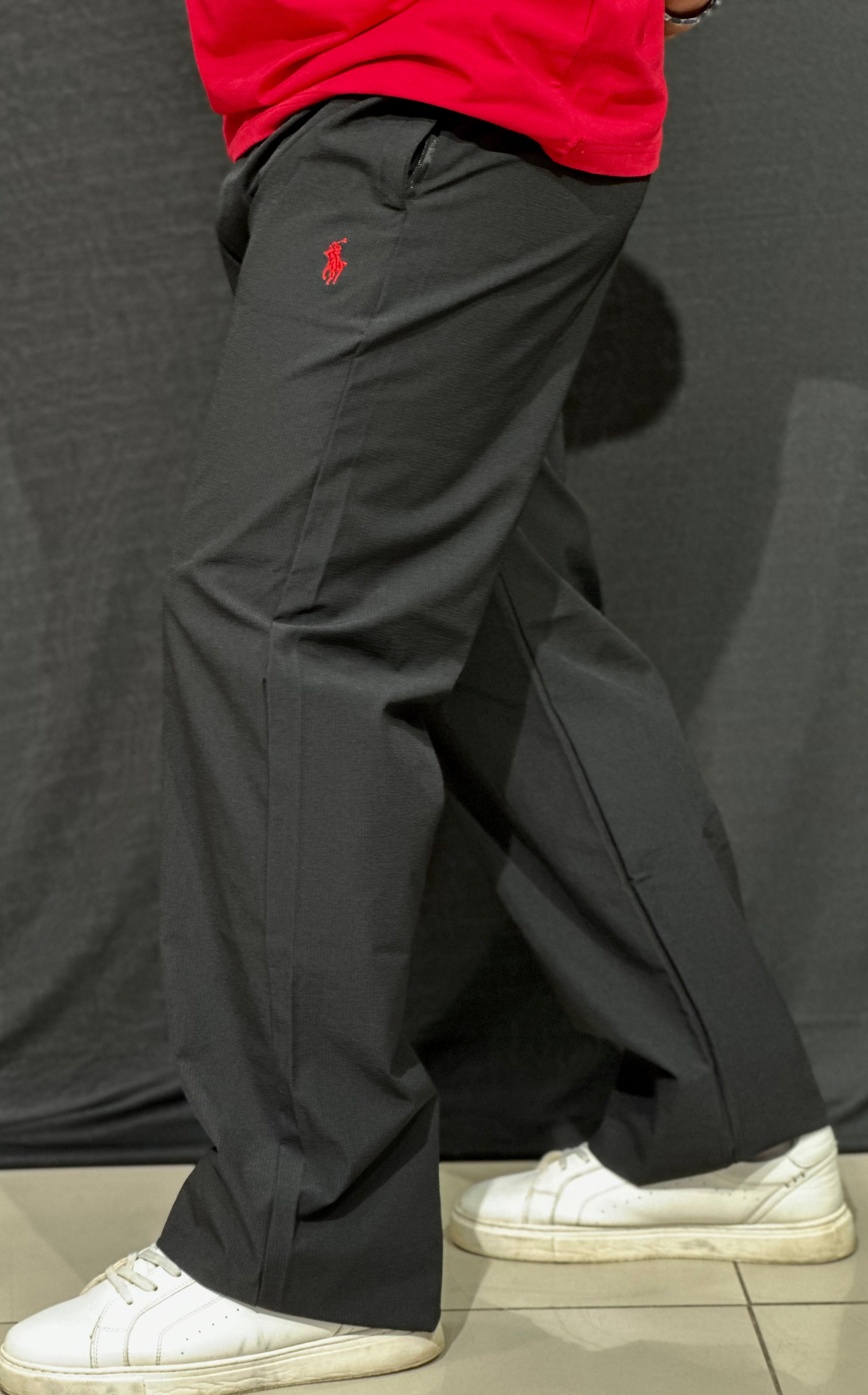 Black / M