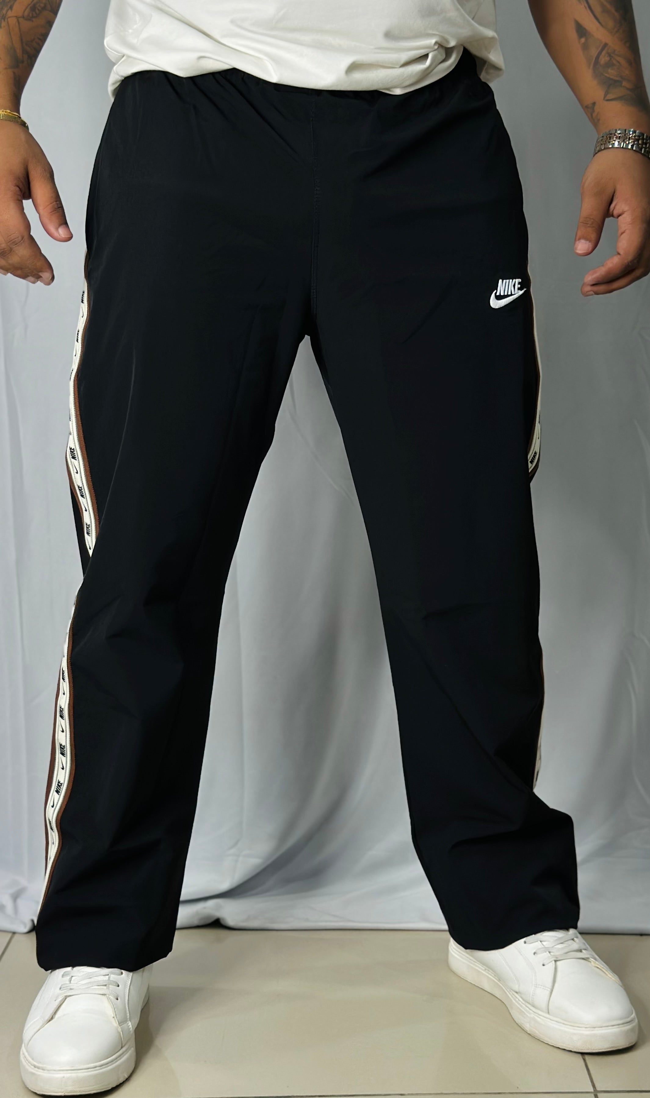 Black / M