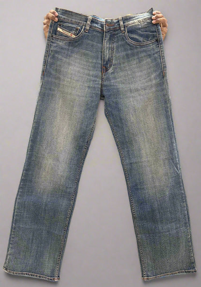STRAIGHT DENIM