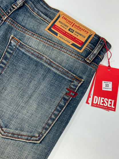 STRAIGHT DENIM