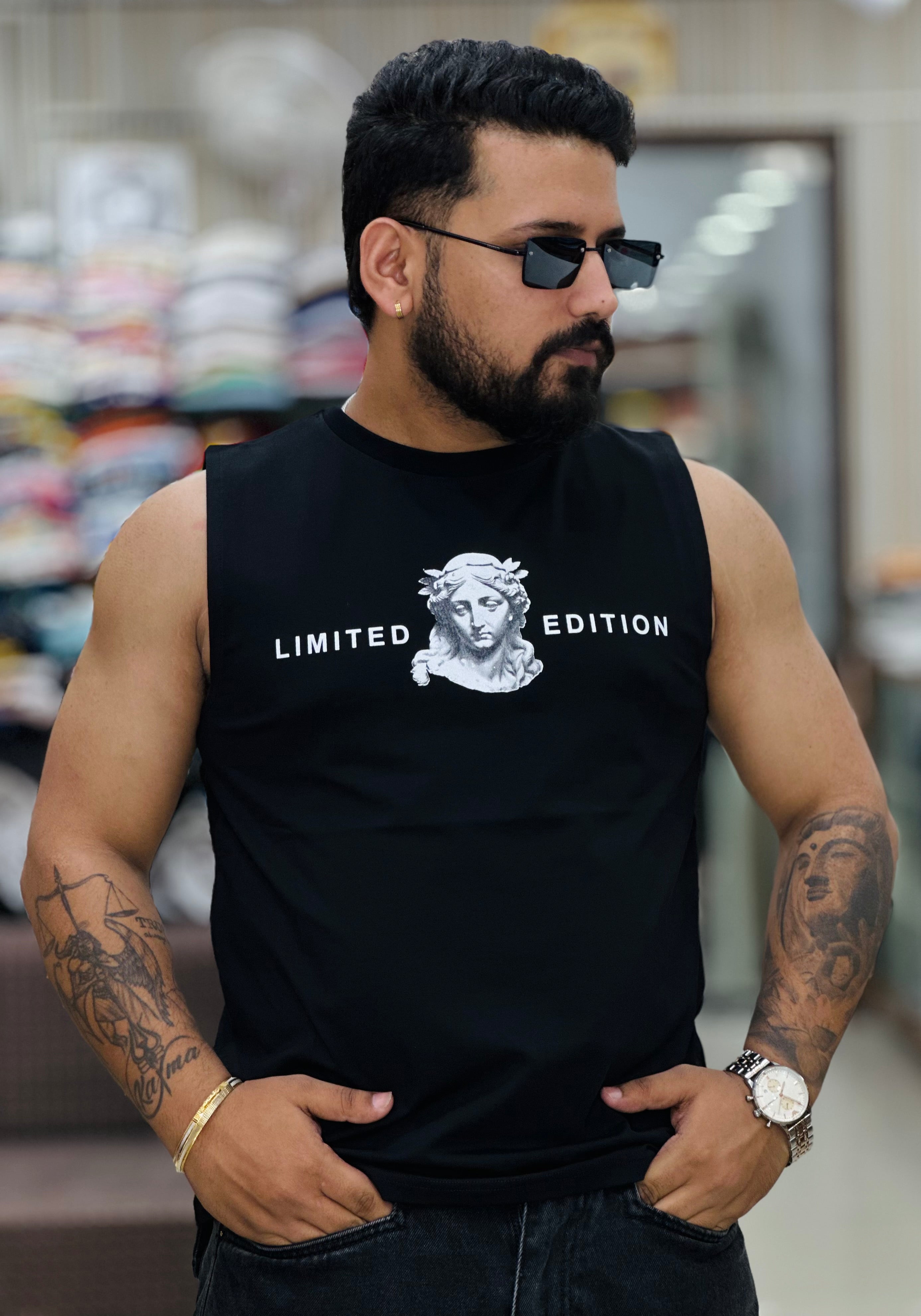 Black / M
