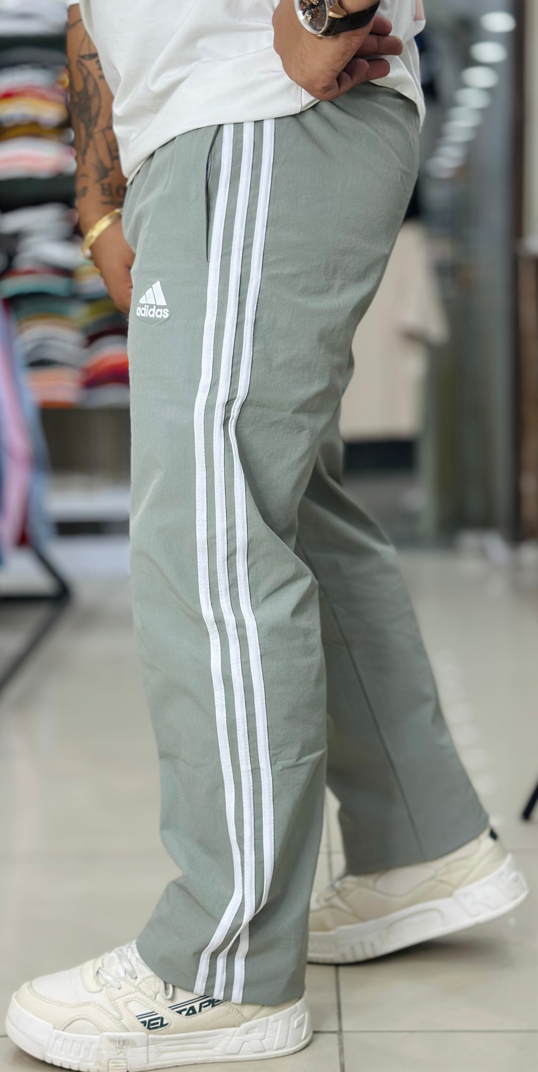Gray / M