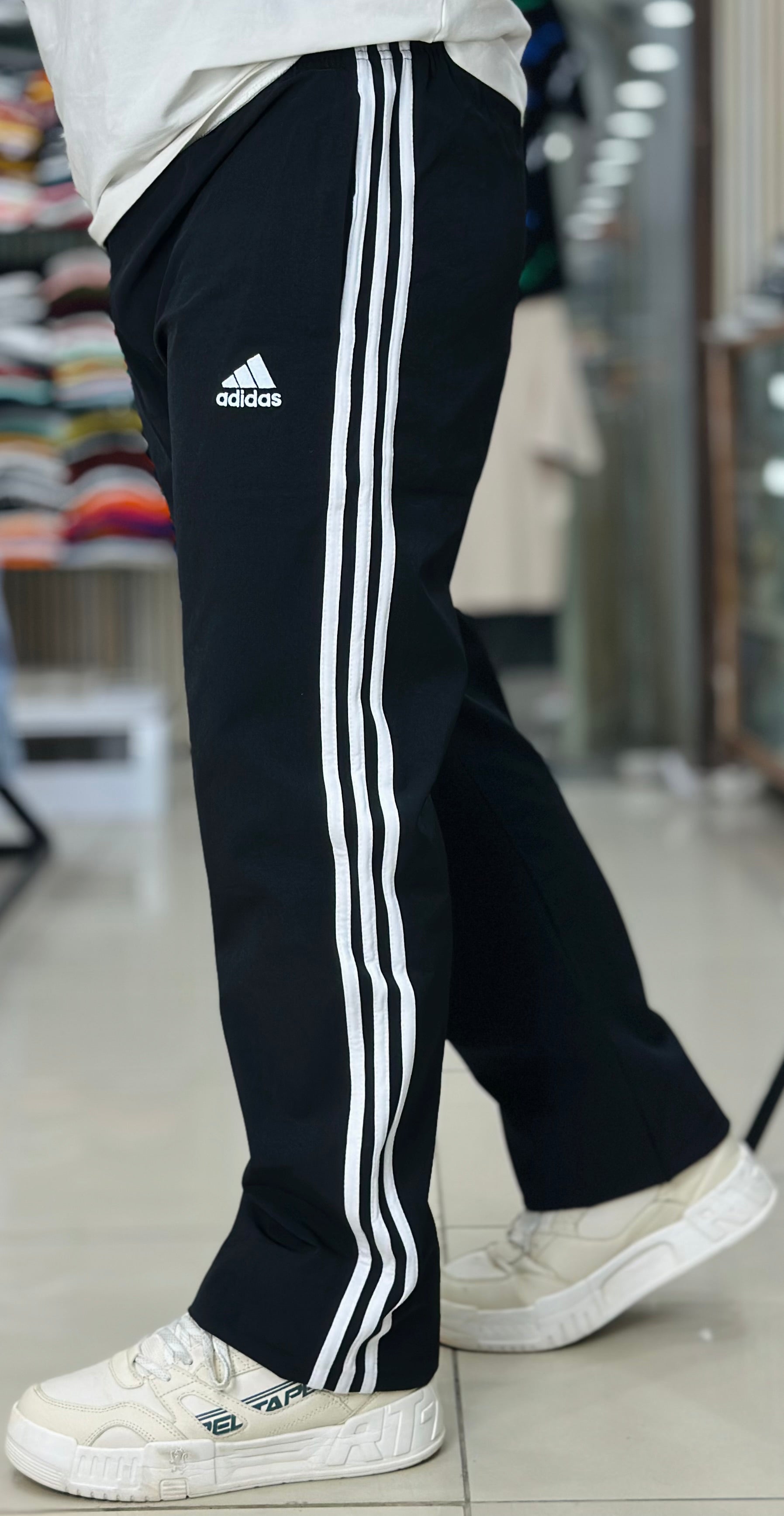 Black / M
