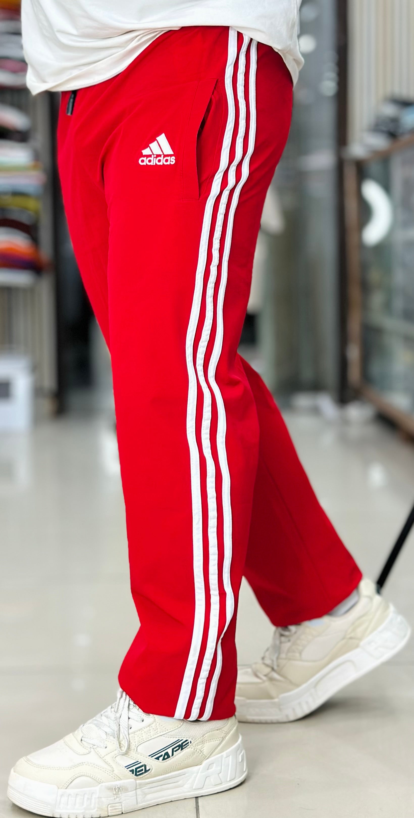 Red / M