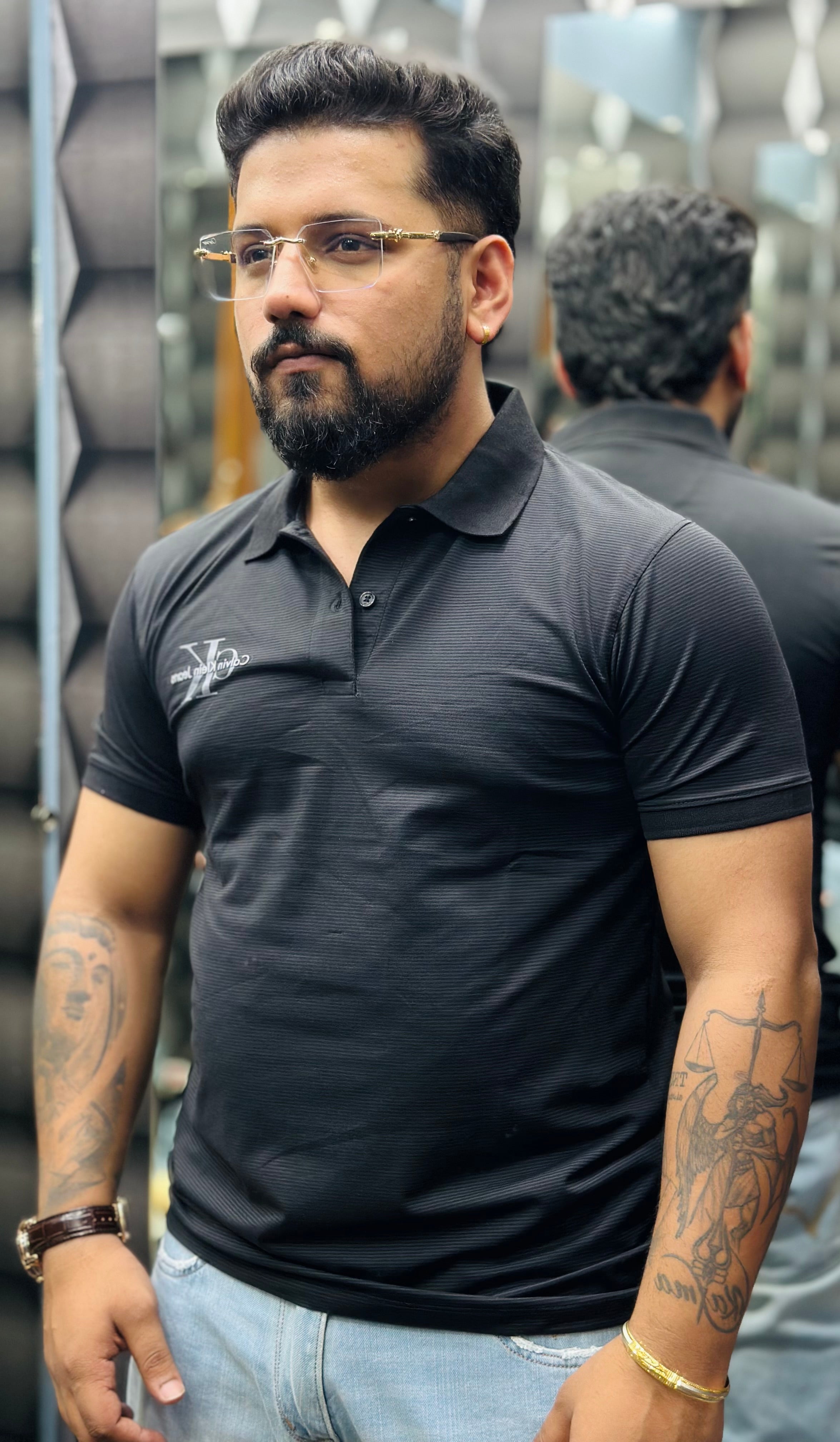 Black / M